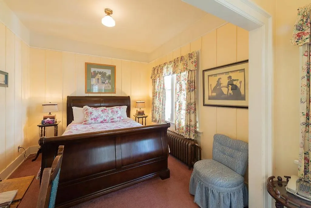 Beaconsfield Bed And Breakfast - Victoria Canada