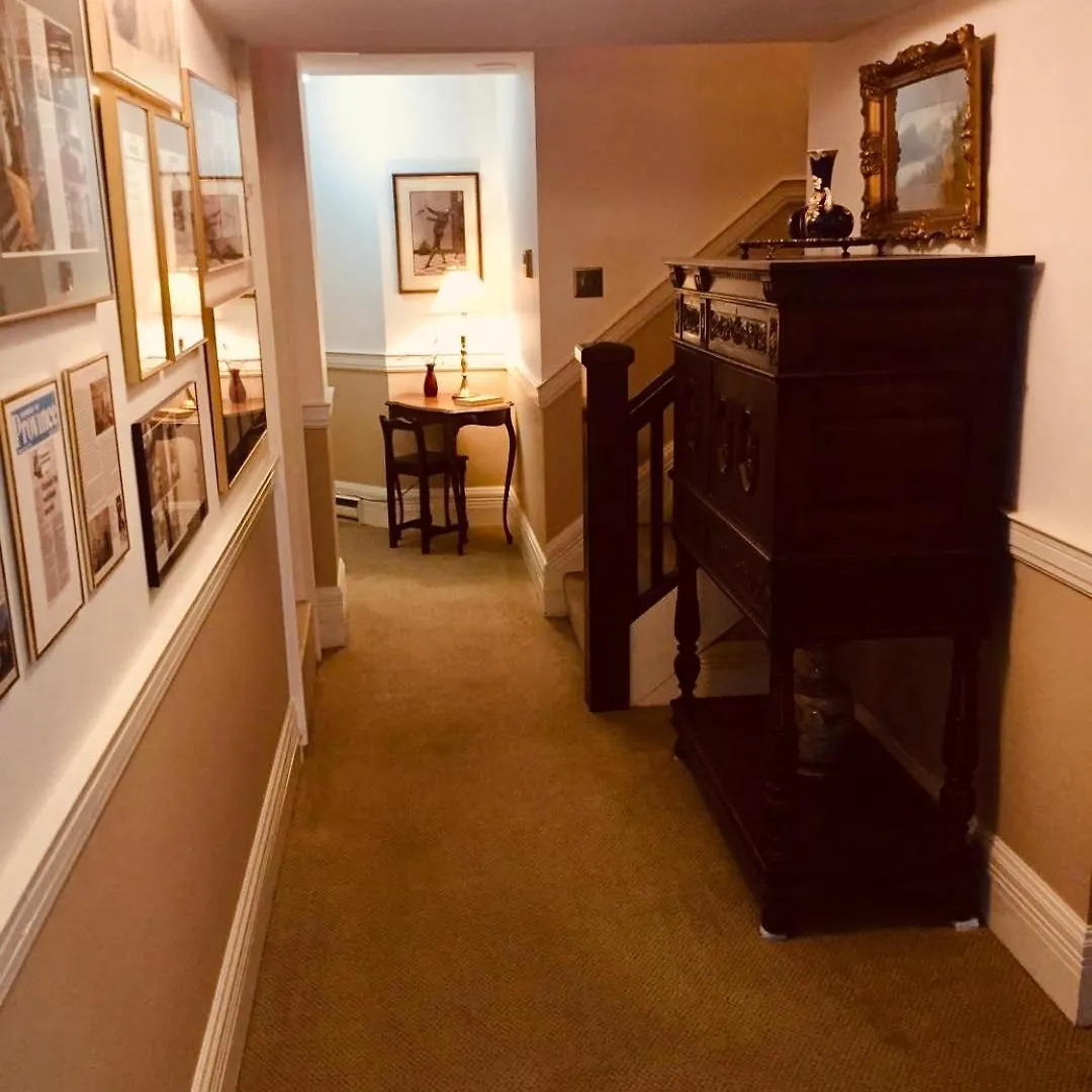 Beaconsfield Bed And Breakfast - Victoria Bed & Breakfast