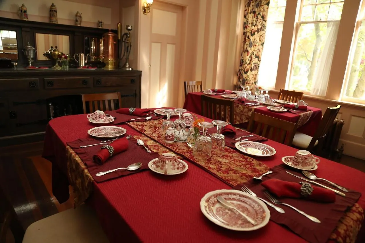 Beaconsfield Bed And Breakfast - Victoria Bed & Breakfast