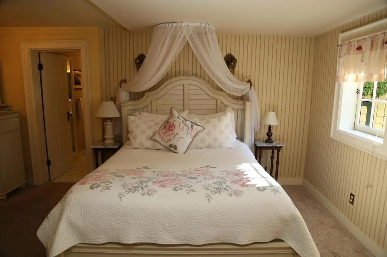 Beaconsfield Bed And Breakfast - Victoria Bed & Breakfast