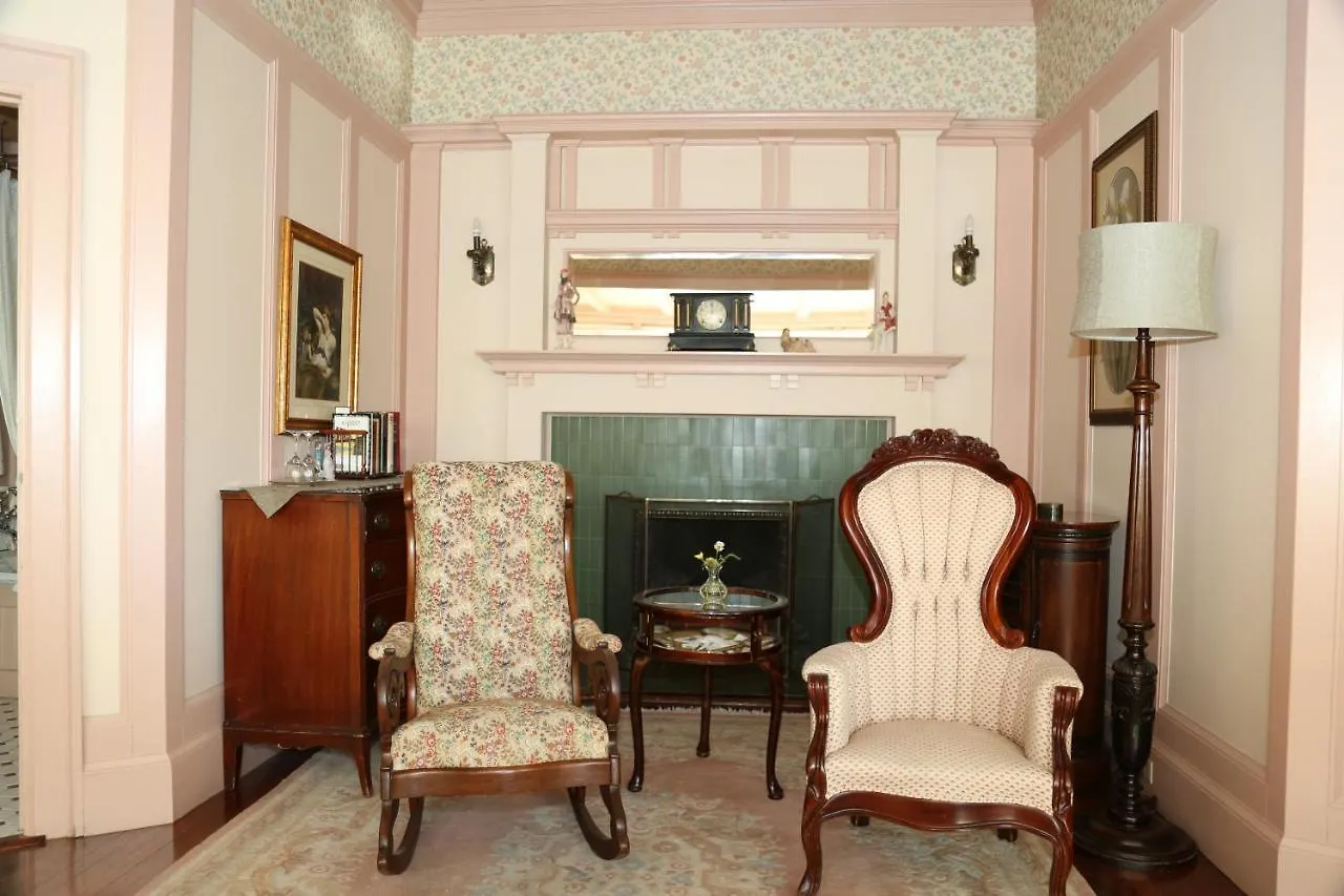 Beaconsfield Bed And Breakfast - Victoria Canada