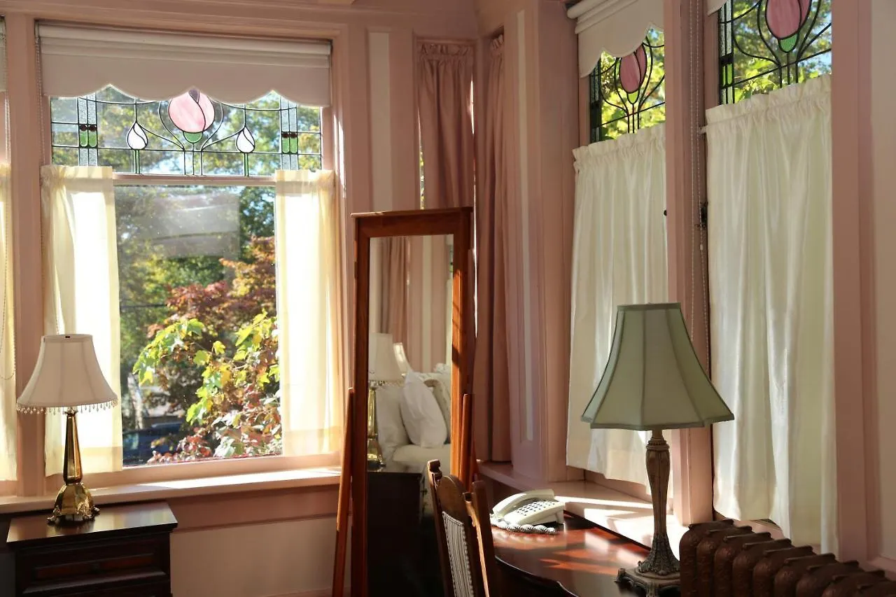 Beaconsfield Bed And Breakfast - Victoria Bed & Breakfast