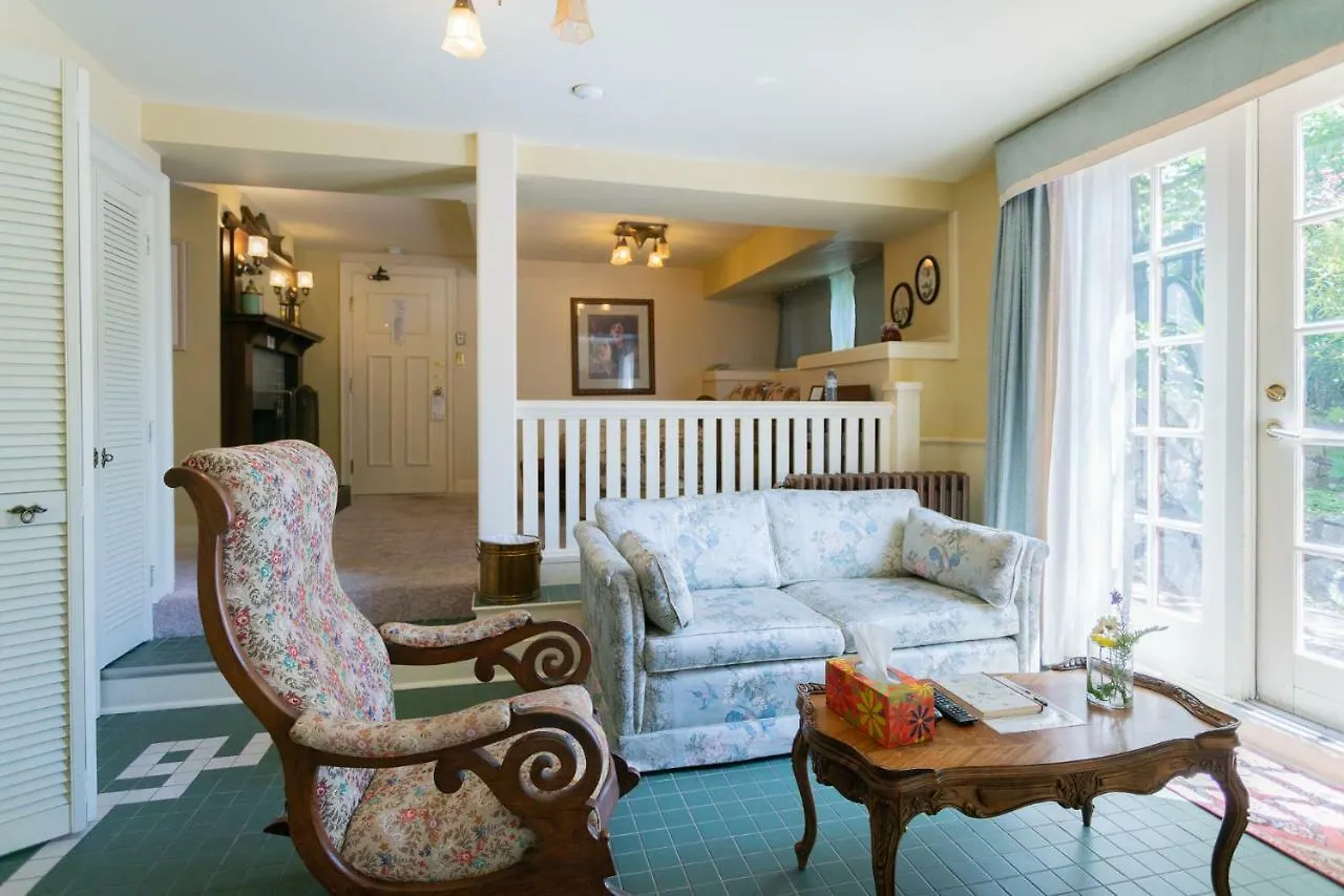 Beaconsfield Bed And Breakfast - Victoria Bed & Breakfast
